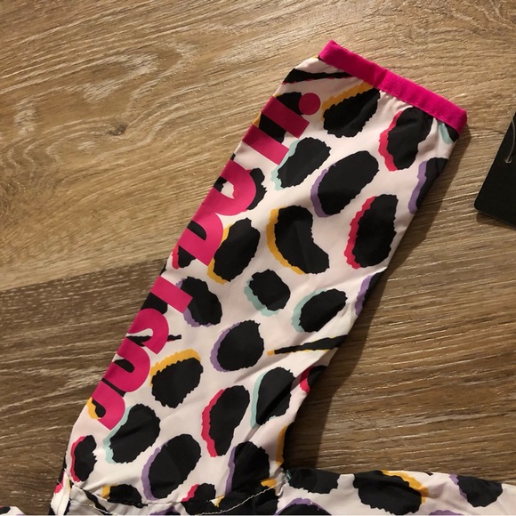 Nike Windrunner Lightweight Raincoat 12 Months - Picture 3 of 3